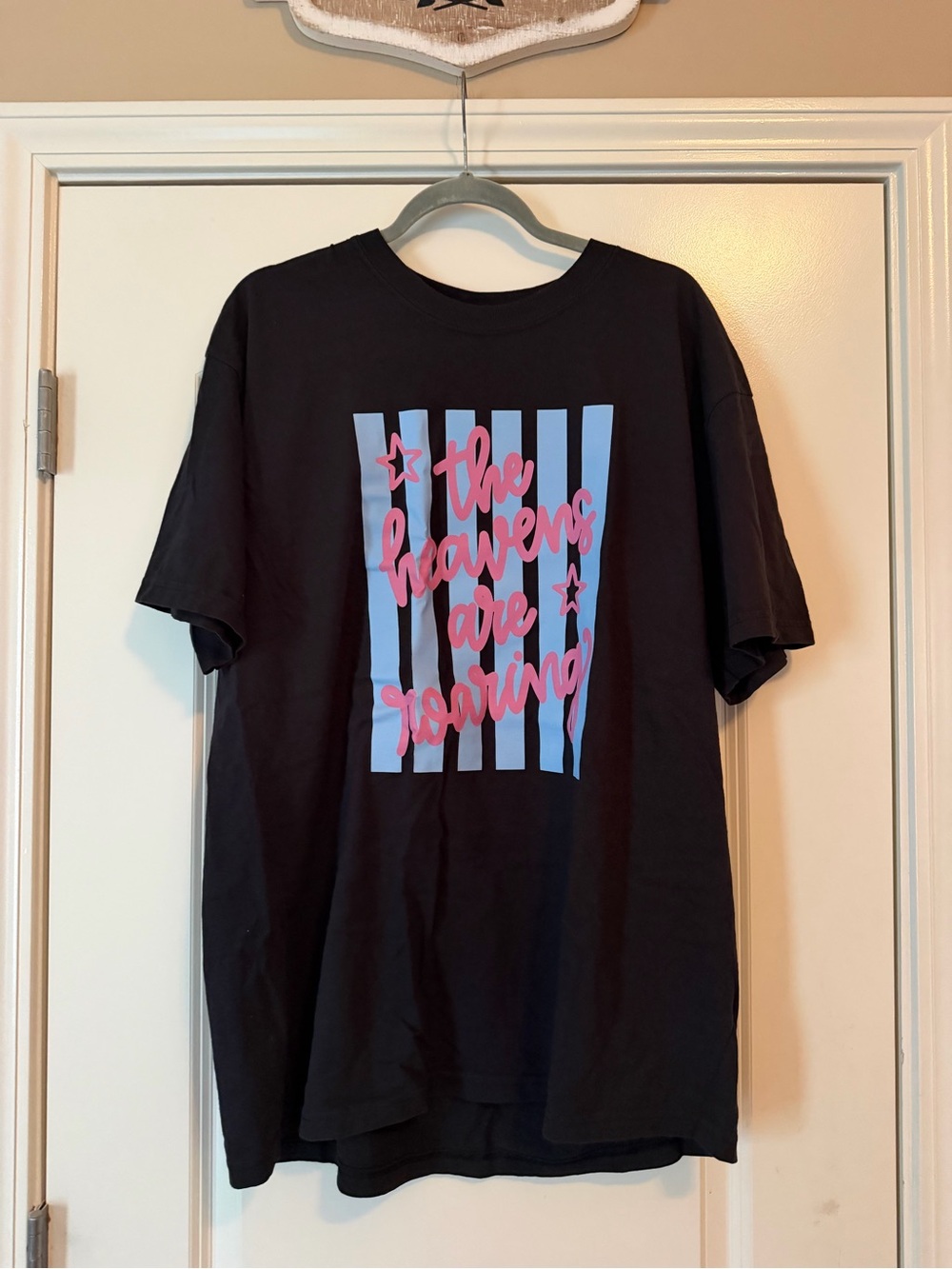 NWOT The Heavens Are Roaring Christian Tee